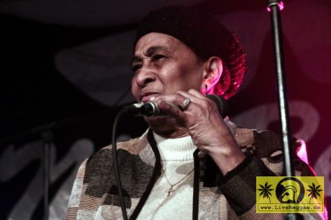 Doreen Shaffer (Jam) and The Moon Invaders - Tighten Up Festival - Volkspark, Halle 30. Januar 2010 (2).JPG